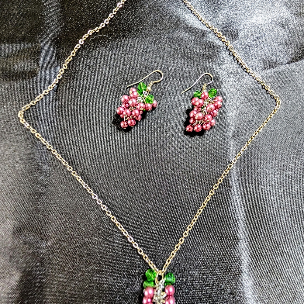 Elegant Pink and Green Grape Jewelry Set